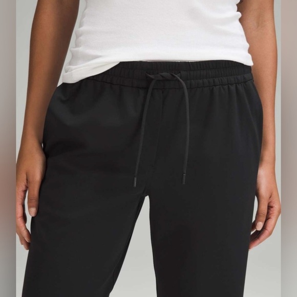 Lululemon sz S Luxtreme Mid-Rise Straight-Leg Trouser
Black Pant like new cond - Picture 11 of 14